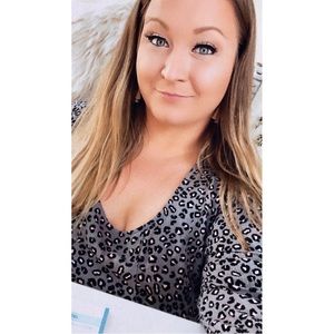 Torrid Grey Leopard Crinkle Gauze Fit Flare Blouse size 4